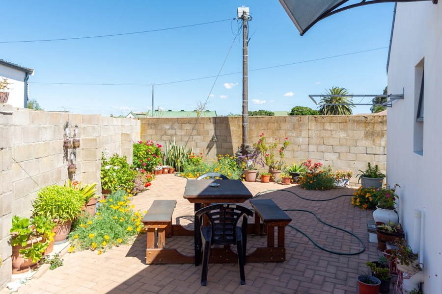 2 Bedroom Property for Sale in Laaiplek Western Cape